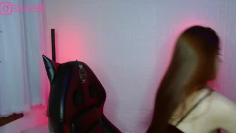 Snapshot of layla_castilloo chatting on December 28, 5:25 pm Layla online show from December 28, 5:25 pm