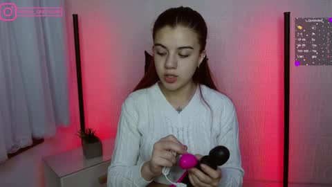 Snapshot of layla_castilloo chatting on December 30, 2:08 pm Layla online show from December 30, 2:08 pm