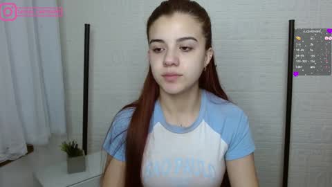 Snapshot of layla_castilloo chatting on January 7, 2:08 pm Layla online show from January 7, 2:08 pm