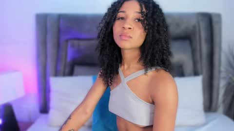 Snapshot of layla_clarke chatting on March 5, 3:29 am layla_clarke online show from March 5, 3:29 am