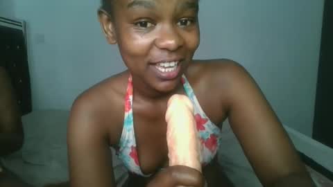 layla_cutiee online show from February 9, 2:21 pm