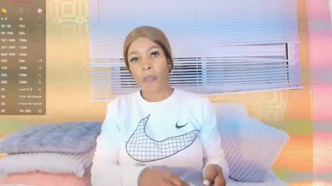 L A Y L A online show from February 25, 12:48 pm