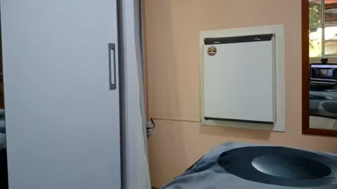 kelly online show from March 1, 8:00 pm