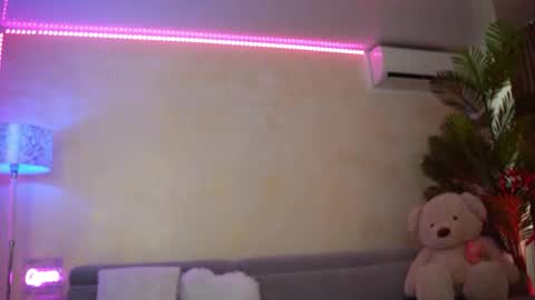 Snapshot of laylacruz chatting on February 27, 6:24 am laylacruz online show from February 27, 6:24 am