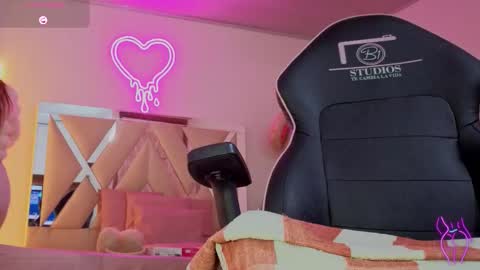 Snapshot of laylafoxy_tay chatting on November 3, 3:19 am laylafoxy_tay online show from November 3, 3:19 am