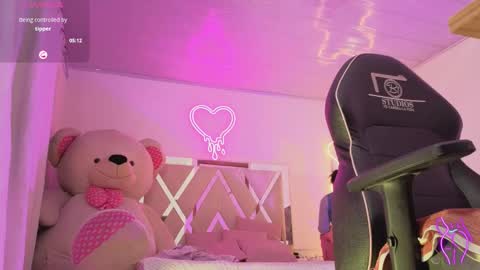 Snapshot of laylafoxy_tay chatting on December 16, 3:11 am laylafoxy_tay online show from December 16, 3:11 am