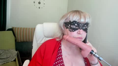 laylalaylamilf online show from April 25, 9:01 am