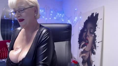 Layla online show from December 25, 5:58 pm