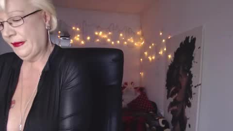 Layla online show from December 30, 5:58 am