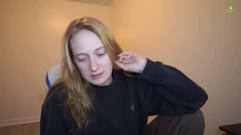 Snapshot of laylas_universe chatting on November 19, 6:13 am Layla Universe online show from November 19, 6:13 am