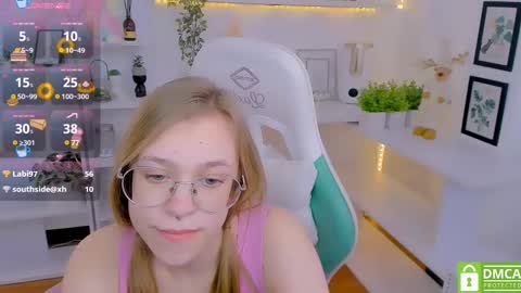 layriantavee online show from February 10, 1:01 pm