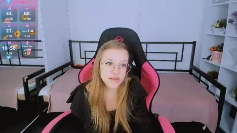 layriantavee online show from March 12, 7:35 am