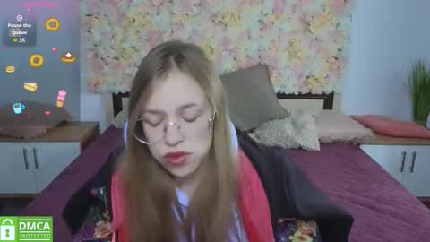 layriantavee online show from October 1, 6:08 am