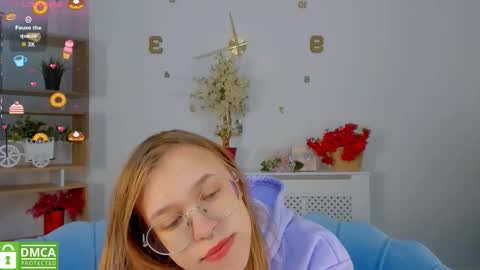 layriantavee online show from October 3, 6:43 am