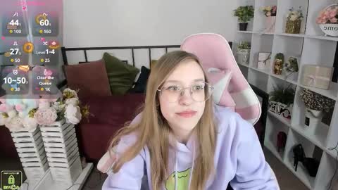 layriantavee online show from March 24, 7:13 am