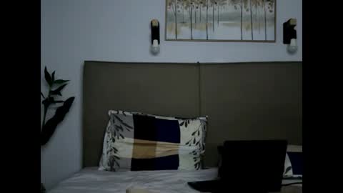 lazaroulis online show from October 11, 9:24 pm