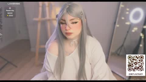 lazy girl Lizzy online show from May 30, 2:25 pm