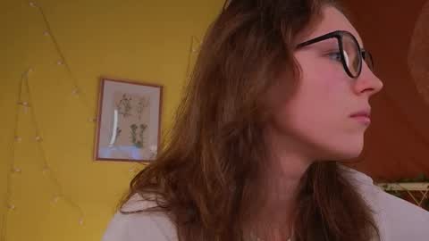 Lea online show from November 18, 5:28 pm