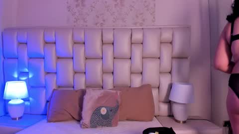 lea_hunter__ online show from November 16, 7:30 pm