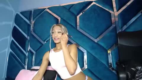 Snapshot of lea_sweetly chatting on October 25, 1:07 pm lea sewwtly online show from October 25, 1:07 pm