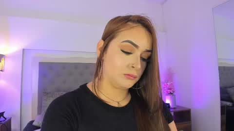 lea_walkerr online show from May 2, 7:19 pm