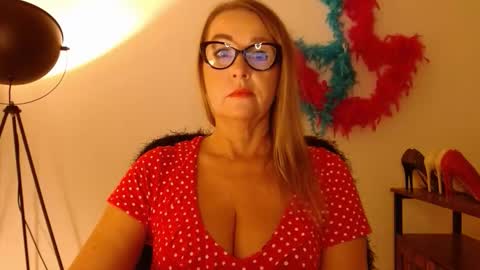 Snapshot of leadesire chatting on October 27, 3:16 pm LEA online show from October 27, 3:16 pm