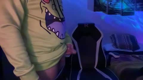 Snapshot of leafar_volkov chatting on December 5, 3:48 am leafar_volkov online show from December 5, 3:48 am