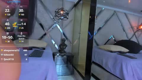 ---Leah-- online show from December 31, 12:11 am