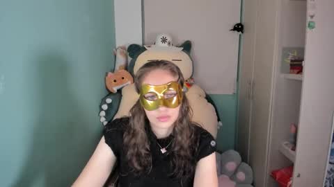 Snapshot of leah_sm chatting on February 16, 1:24 am Laura online show from February 16, 1:24 am