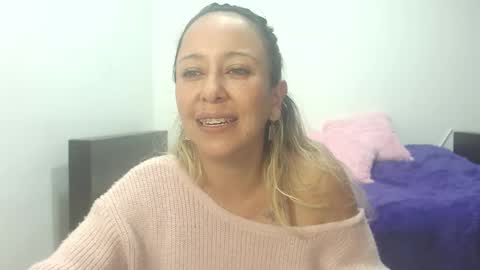 Snapshot of leah_susman chatting on December 5, 1:58 am leah_susman online show from December 5, 1:58 am