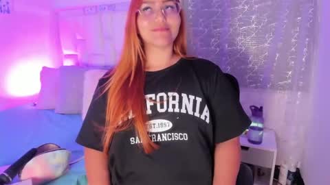 Snapshot of leahbarker chatting on November 14, 3:16 am Leah online show from November 14, 3:16 am