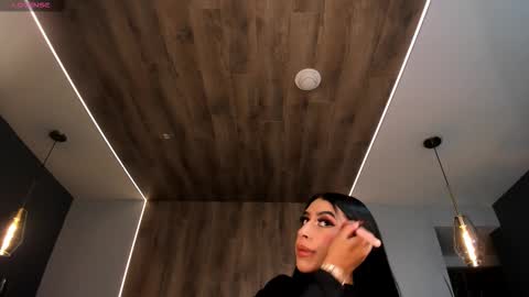 Snapshot of leahlombardi_ chatting on October 8, 3:04 am leahlombardi_ online show from October 8, 3:04 am