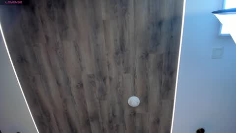 Snapshot of leahlombardi_ chatting on October 10, 3:27 am leahlombardi_ online show from October 10, 3:27 am