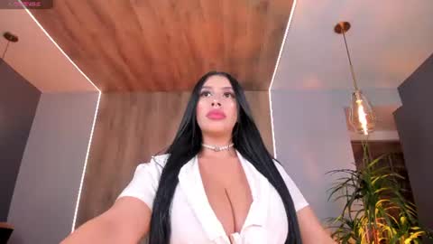 Snapshot of leahlombardi_ chatting on June 13, 3:48 am leahlombardi_ online show from June 13, 3:48 am