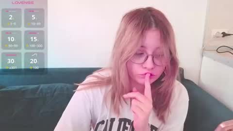 Leah online show from June 15, 1:46 pm