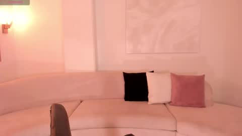 leahnovac online show from September 16, 11:22 am