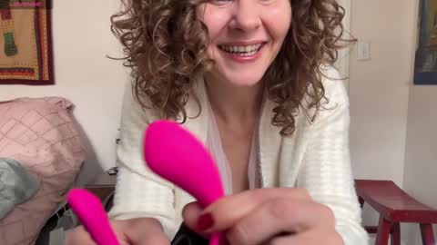 Leah Sparkles online show from December 4, 4:05 pm