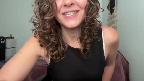 Leah Sparkles online show from September 16, 1:01 pm