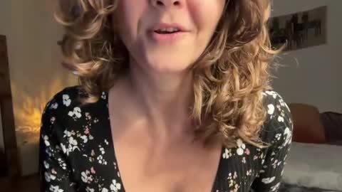 Leah Sparkles online show from October 18, 11:33 am