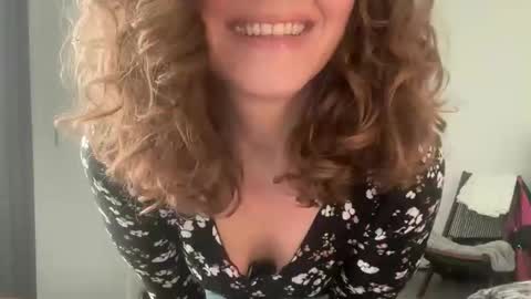 Leah Sparkles online show from March 17, 3:15 pm