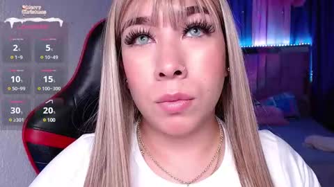 Snapshot of leahtemptation chatting on December 25, 7:14 am leah online show from December 25, 7:14 am