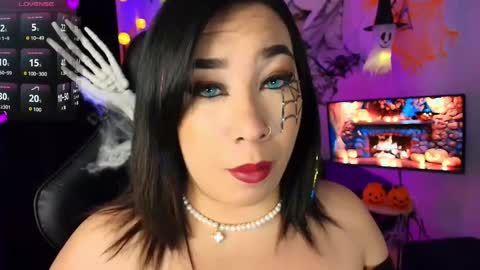 Snapshot of leahtemptation chatting on October 26, 7:03 am leah online show from October 26, 7:03 am