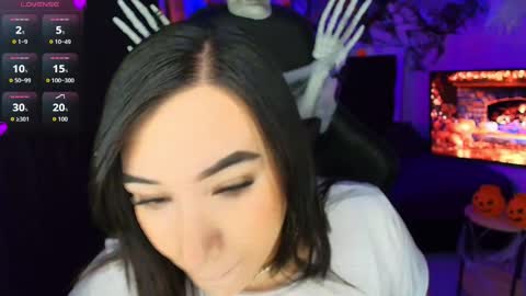 Snapshot of leahtemptation chatting on October 29, 7:21 am leah online show from October 29, 7:21 am