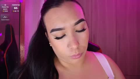 Snapshot of leahtemptation chatting on November 18, 2:10 pm leah online show from November 18, 2:10 pm