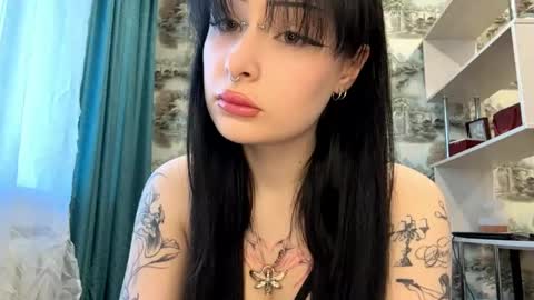 Kiki online show from April 16, 3:13 pm