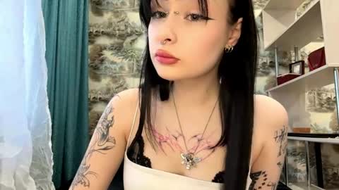 Kiki online show from April 19, 3:11 pm