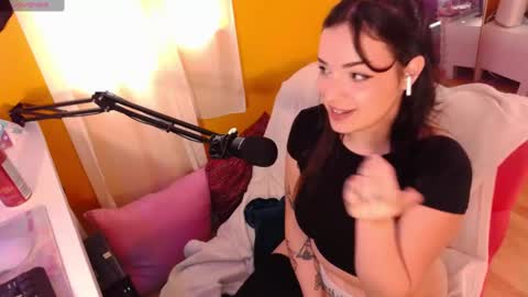 Snapshot of learaypie chatting on November 6, 5:14 pm Lea Ray Pie online show from November 6, 5:14 pm