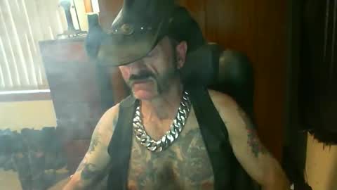 leathergreaser online show from April 29, 2:04 am