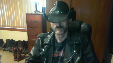 leathergreaser online show from April 30, 8:57 pm