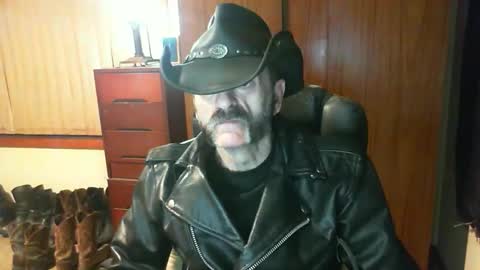 leathergreaser online show from May 10, 2:11 pm